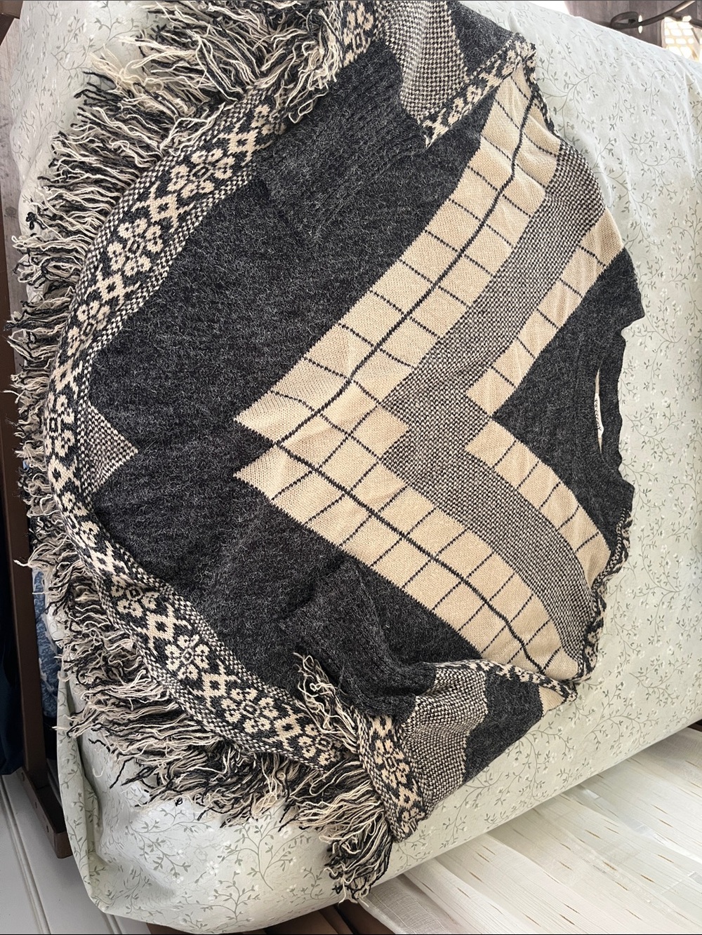 Cozy Black and Cream Geometric Throw Blanket - Home Accents